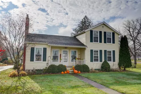 6 Maple Ave, Elba, NY 14058