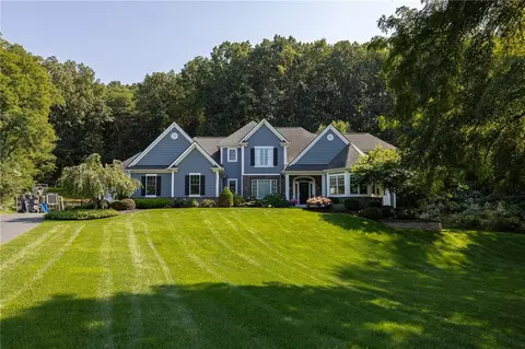 7605 Arbor Glen Dr, Victor, NY 14564