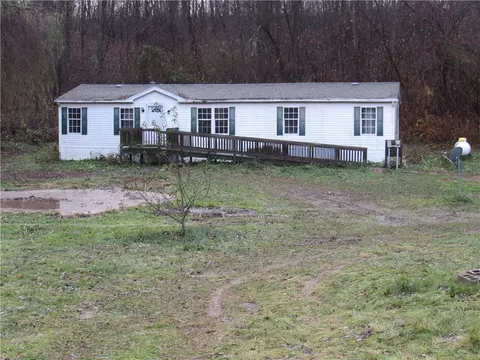 1701 Cayuga St, Galen, NY 14433