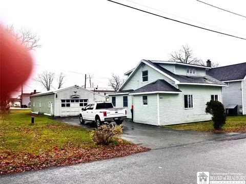 2806 Elmhurst, Ellicott, NY 14701