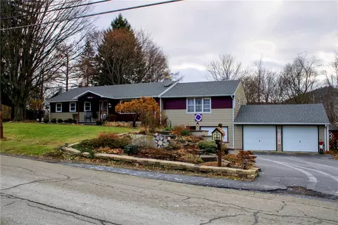 6904 E William Street Ext, Bath, NY 14810