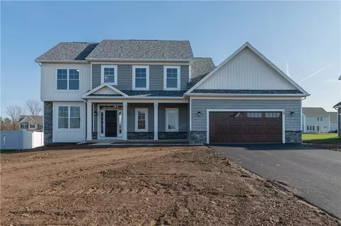 18 Giovanni Ln, Parma, NY 14468