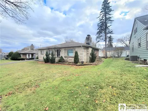 68 Chestnut St, Jamestown, NY 14701