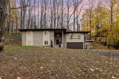 8 Broken Hill Rd, Perinton, NY 14534
