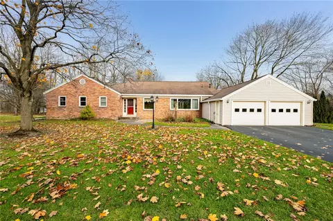 1201 Summit Dr, Arcadia, NY 14513