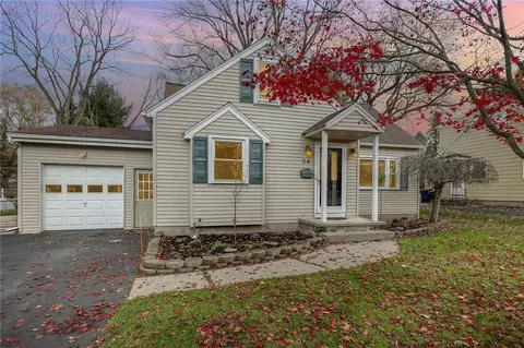 34 Crestfield Dr, Irondequoit, NY 14617