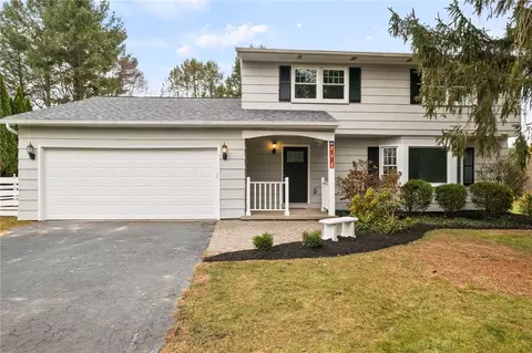 19 Larkspur Ln, Perinton, NY 14450
