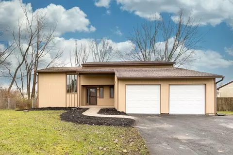 7992 Amor Dr, Clay, NY 13041