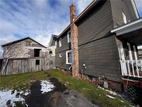 39 Montezuma St, Lyons, NY 14489 photo 17