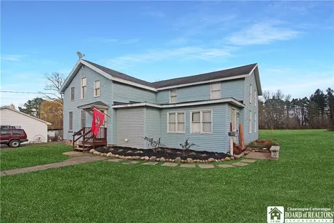 39 E Chautauqua St, Mayville, NY 14757