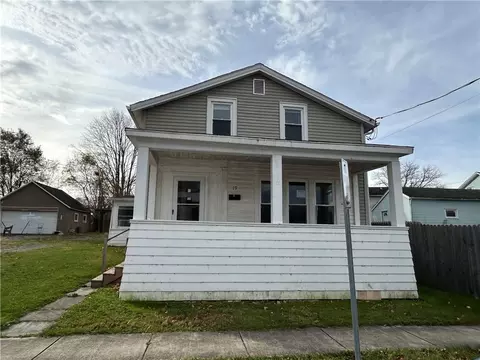 19 Jay St, Phelps, NY 14532