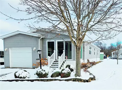 6312 Whispering Woods Dr, Williamson, NY 14589