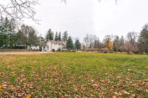 124 E Main St, Le Roy, NY 14482