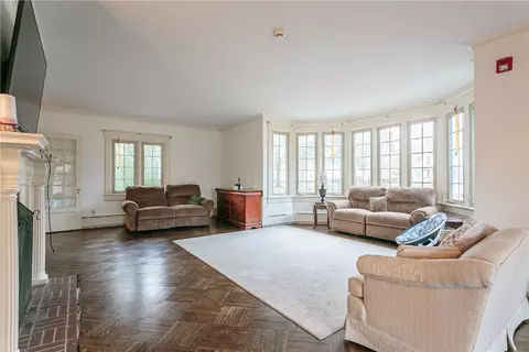 124 E Main St, Le Roy, NY 14482 photo 8
