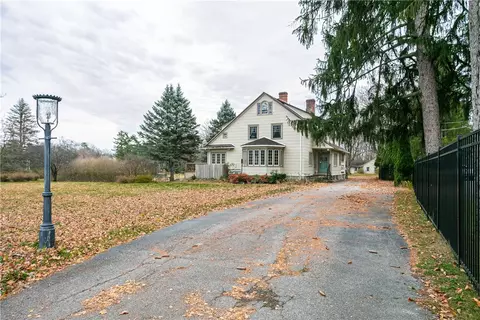 124 E Main St, Le Roy, NY 14482 photo 2