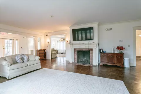 124 E Main St, Le Roy, NY 14482 photo 9