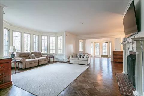 124 E Main St, Le Roy, NY 14482 photo 7