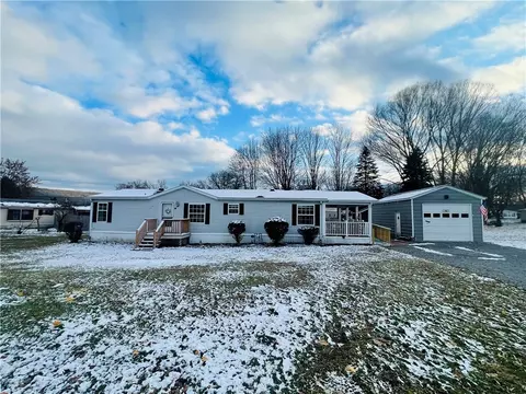 51 Vermont St, Nunda, NY 14517