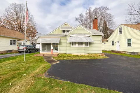 32 Dorsey Rd, Greece, NY 14616