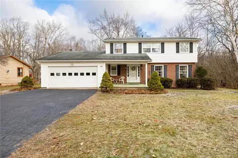 152 Parkmeadow Dr, Pittsford, NY 14534