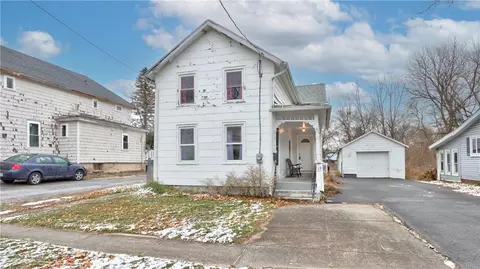 19 Clinton St, Geneva, NY 14456