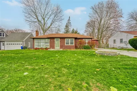 41 Creekview Dr, Chili, NY 14624