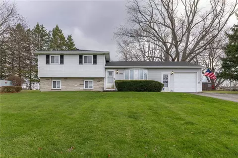 1366 Pinnacle Rd, Henrietta, NY 14467