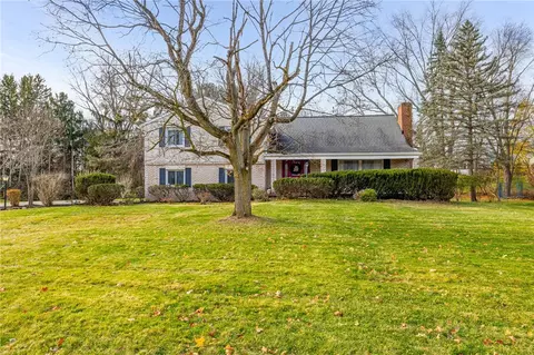10 Stuyvesant Rd, Pittsford, NY 14534