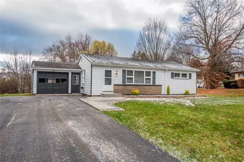 11 Gene Dr, Chili, NY 14624