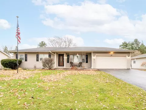 110 Luddington Ln, Greece, NY 14612