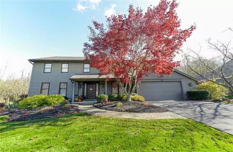 182 Willowood Dr, Greece, NY 14612