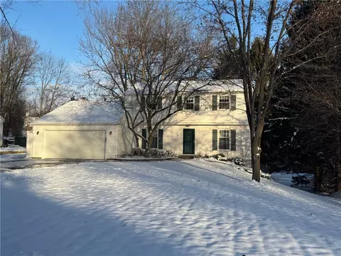 2 Timber Ln, Perinton, NY 14450