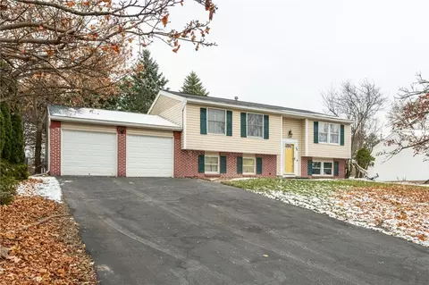 48 Crystal Valley Overlook, Rochester, NY 14623