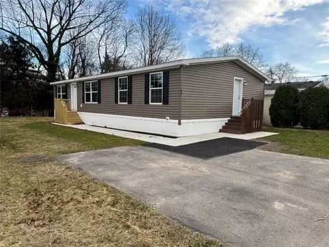34 Ewald Dr, Panorama, NY 14625