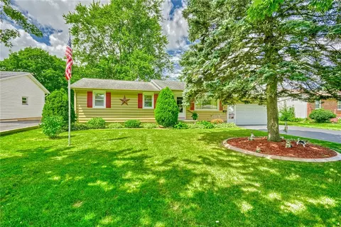35 Drexel Dr, Gates, NY 14606