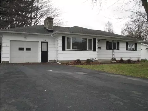 23 Ingram Dr, Gates, NY 14624