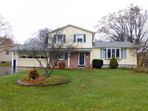 228 Mandarin Dr, Greece, NY 14626