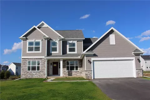 35 Kingsbarn Rd, West Henrietta, NY 14586