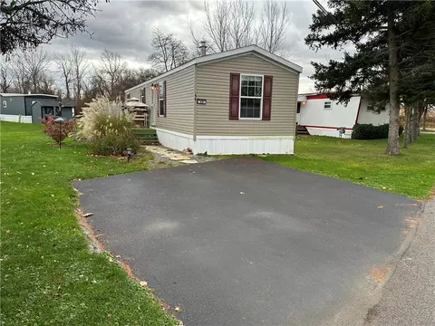 46 Alice Ln, Brockport, NY 14420