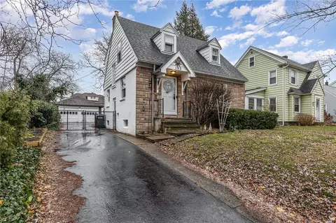 102 Walzer Rd, Irondequoit, NY 14622