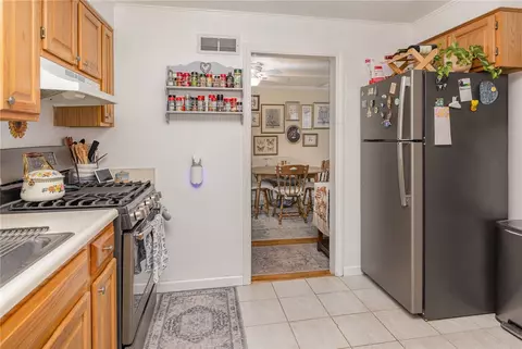 102 Walzer Rd, Irondequoit, NY 14622 photo 12