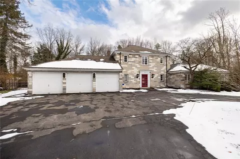 35 Oak Ln, Brighton, NY 14610