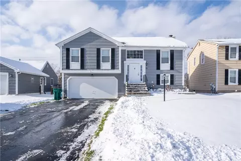 61 Brightwoods Ln, Rochester, NY 14623