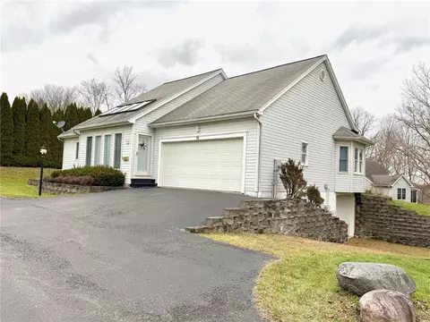 19 Suffolk St, Perinton, NY 14450