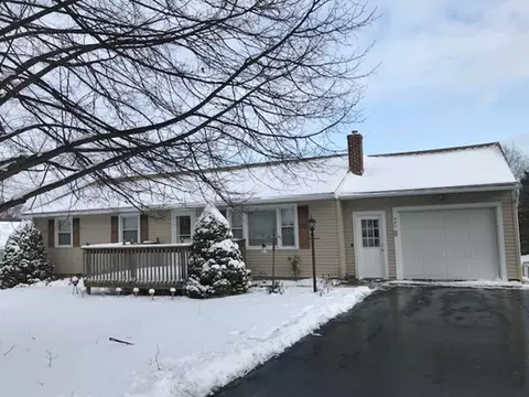 942 Bunker Hill Dr, Macedon, NY 14502