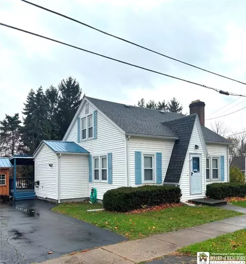 22 Hickory St, Hanover, NY 14136