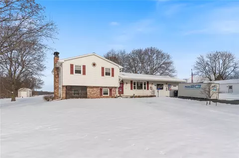 5930 Green Rd, Farmington, NY 14425