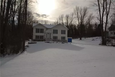 113 Paddy Ln, Macedon, NY 14502
