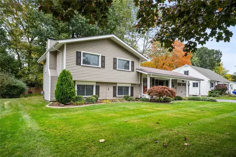 264 Meadowbriar Rd, Greece, NY 14616