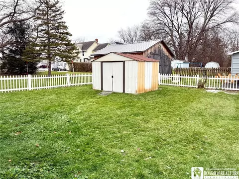 17 E Benton St, Dunkirk, NY 14048 photo 3